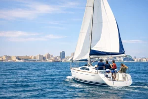Prácticas oficiales de PER en Valencia con embarcaciones de formación náutica y navegación en el mar Mediterráneo